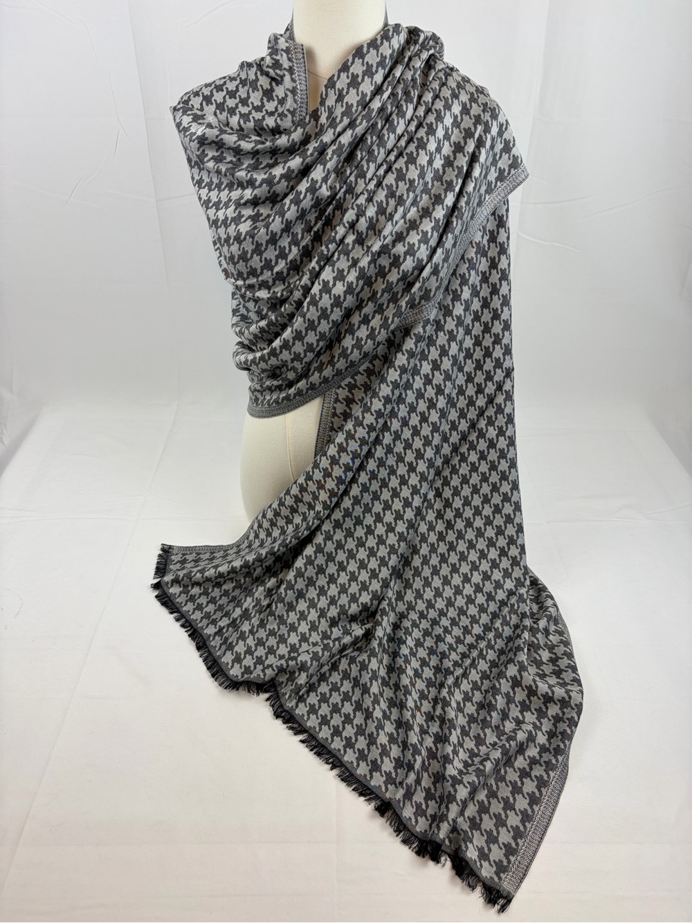 Talbots Houndstooth Pattern Lightweight Scarf Grey